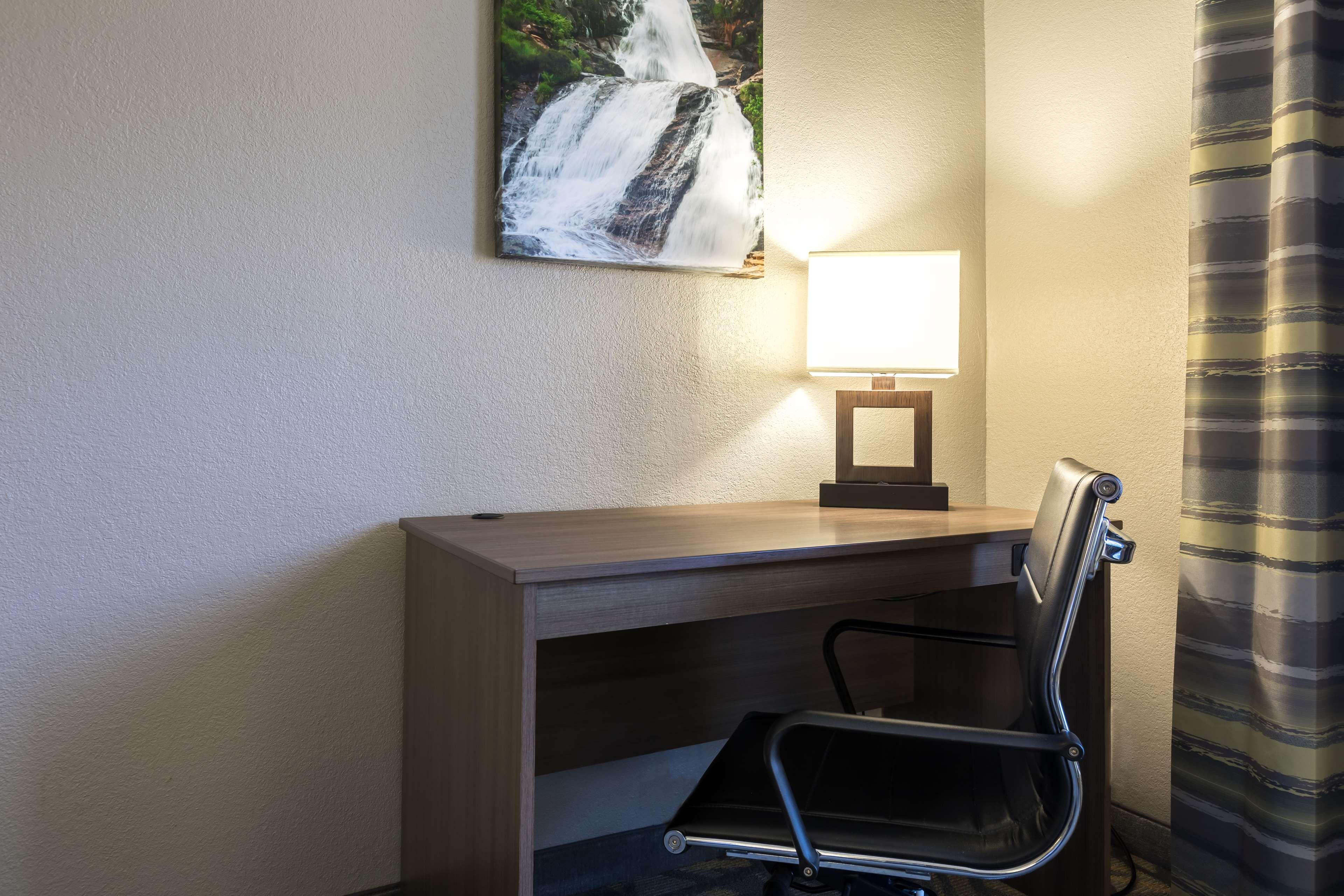 Country Inn & Suites By Radisson Asheville Downtown Tunnel Road Екстериор снимка