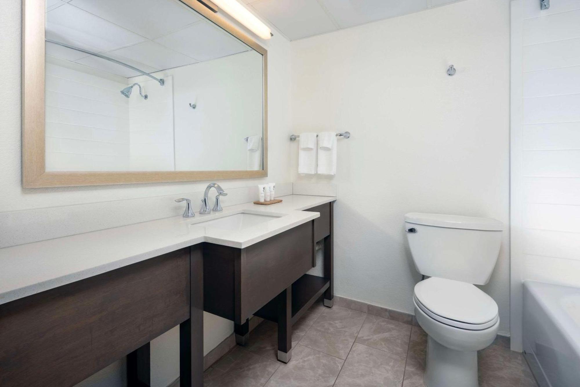 Country Inn & Suites By Radisson Asheville Downtown Tunnel Road Екстериор снимка