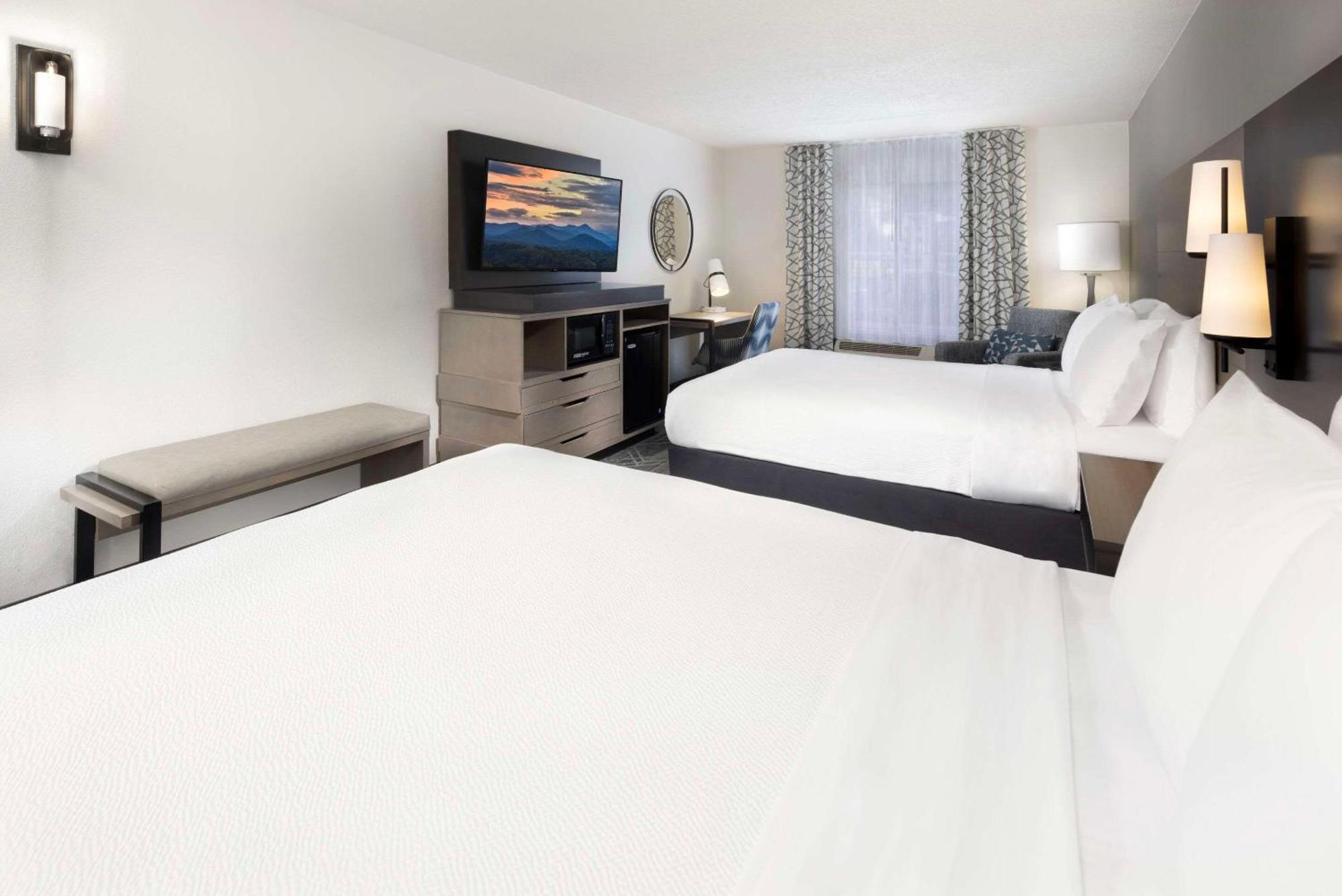 Country Inn & Suites By Radisson Asheville Downtown Tunnel Road Екстериор снимка