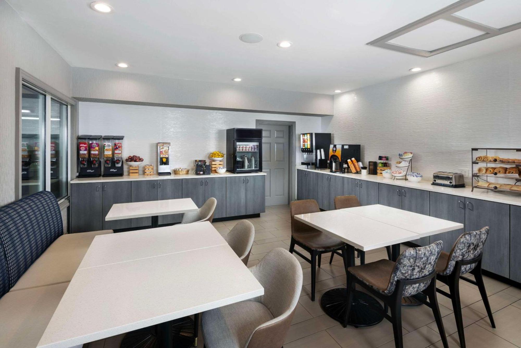 Country Inn & Suites By Radisson Asheville Downtown Tunnel Road Екстериор снимка
