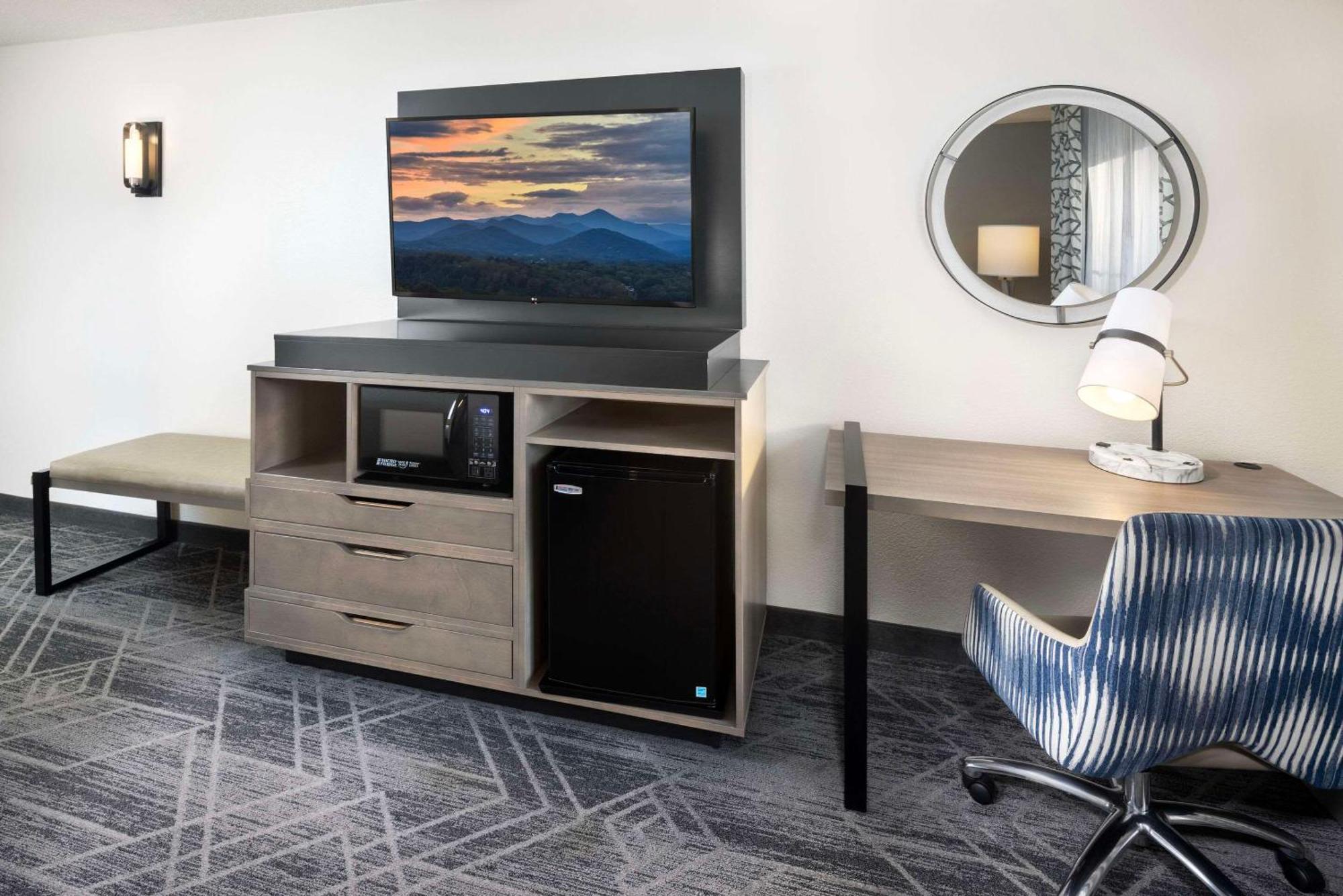 Country Inn & Suites By Radisson Asheville Downtown Tunnel Road Екстериор снимка