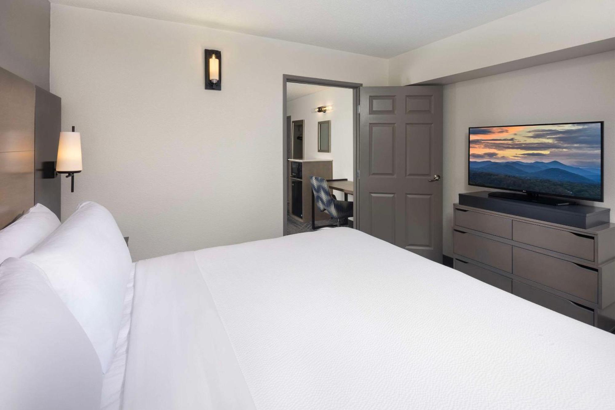 Country Inn & Suites By Radisson Asheville Downtown Tunnel Road Екстериор снимка
