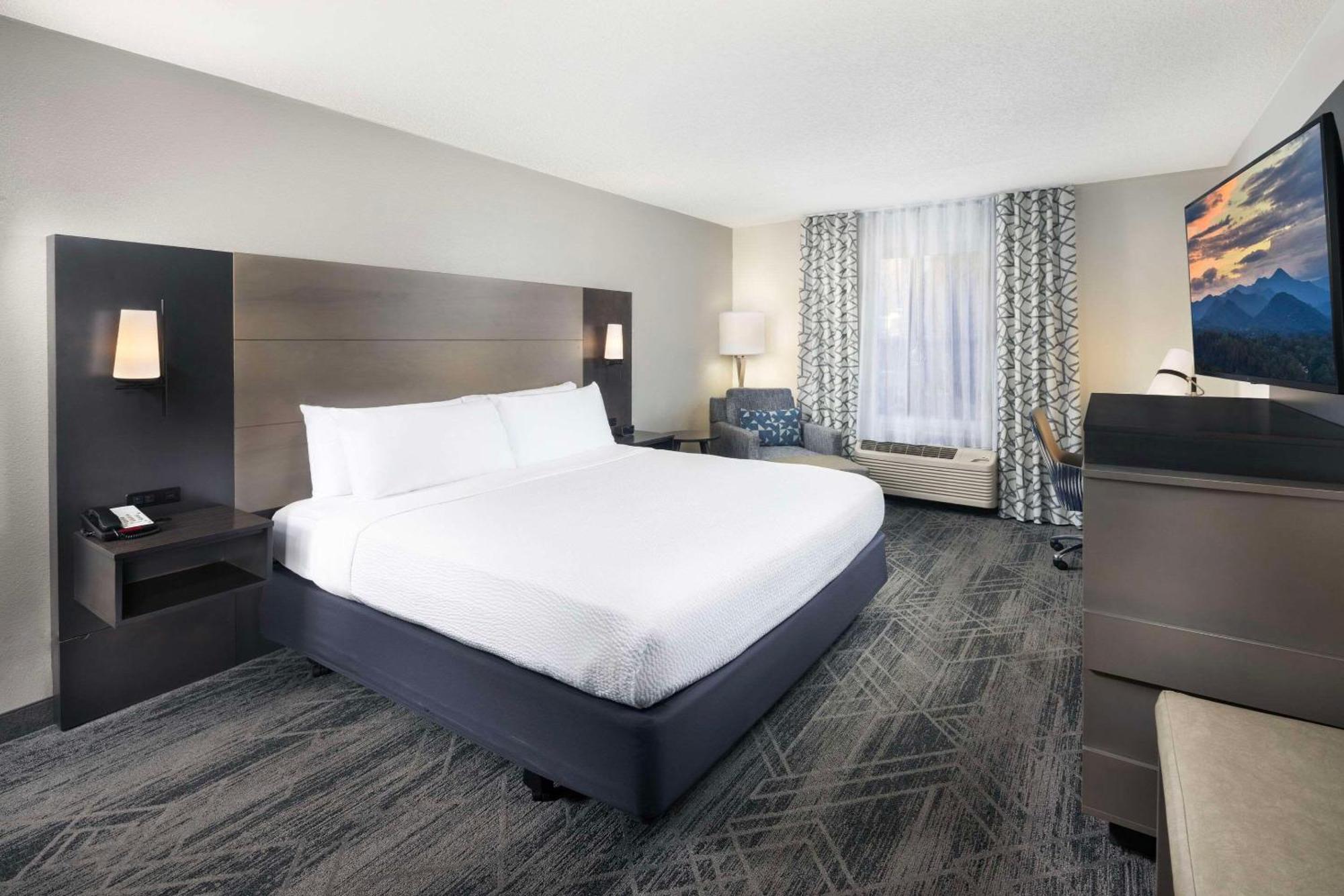 Country Inn & Suites By Radisson Asheville Downtown Tunnel Road Екстериор снимка