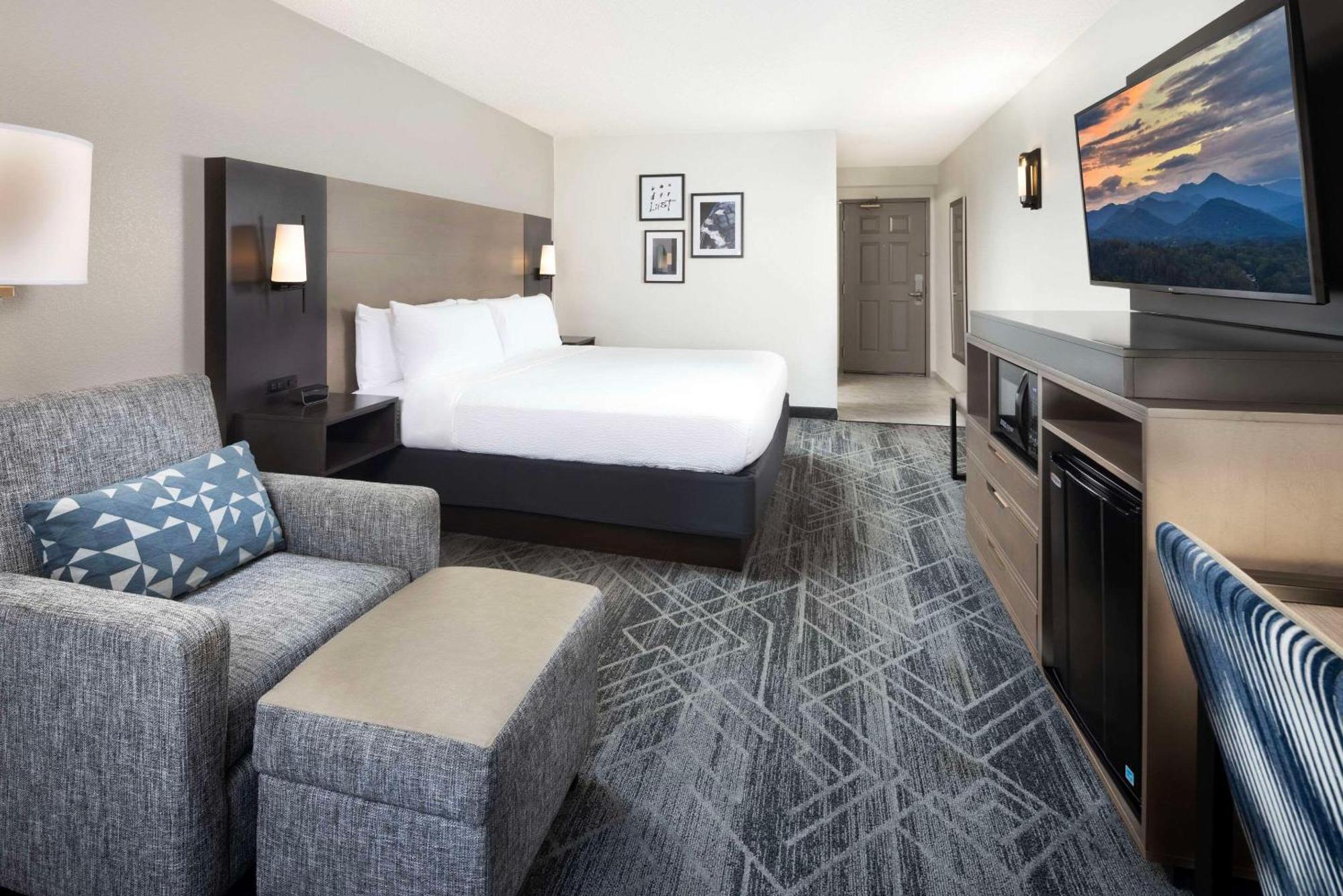 Country Inn & Suites By Radisson Asheville Downtown Tunnel Road Екстериор снимка