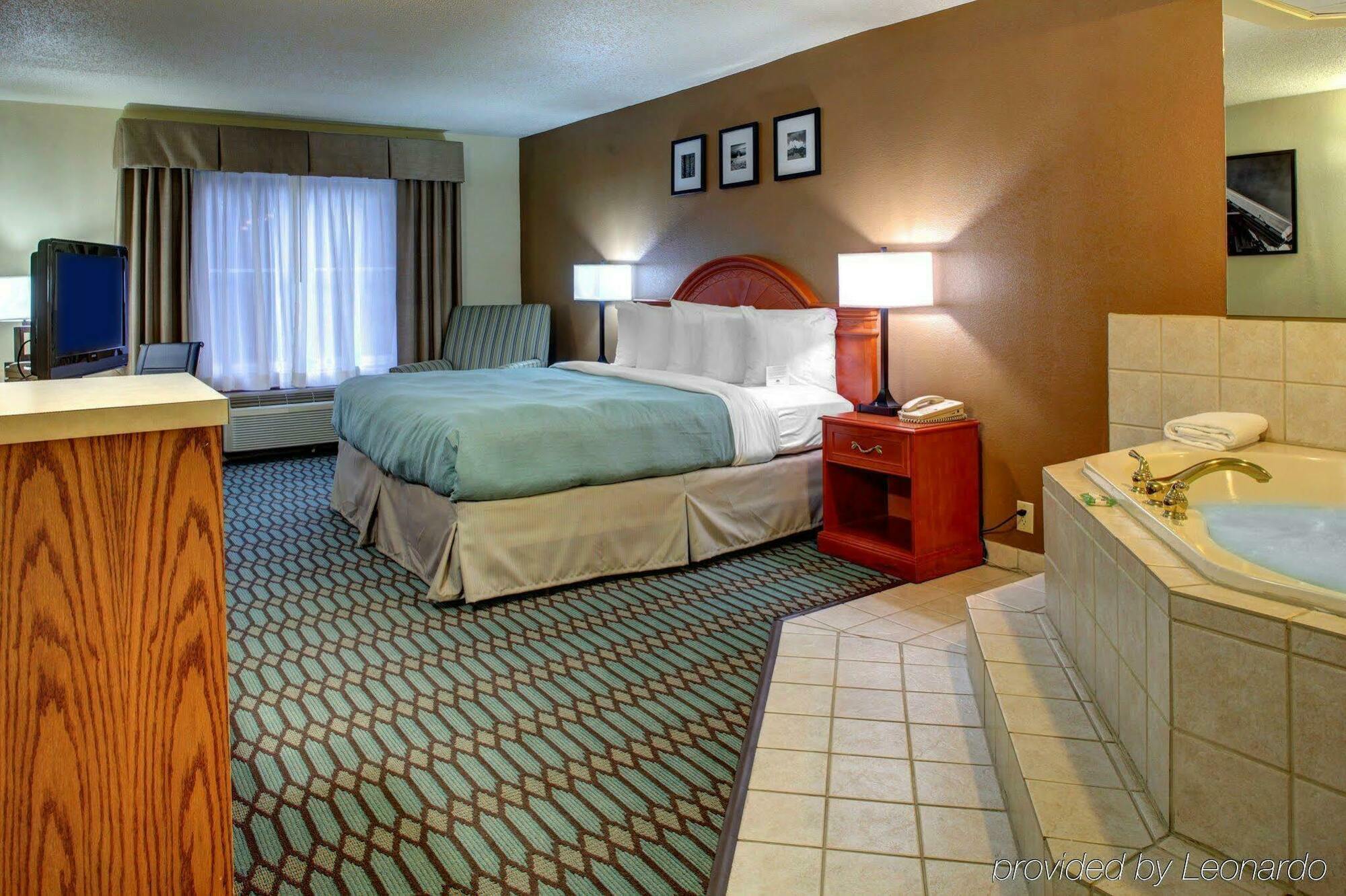 Country Inn & Suites By Radisson Asheville Downtown Tunnel Road Екстериор снимка
